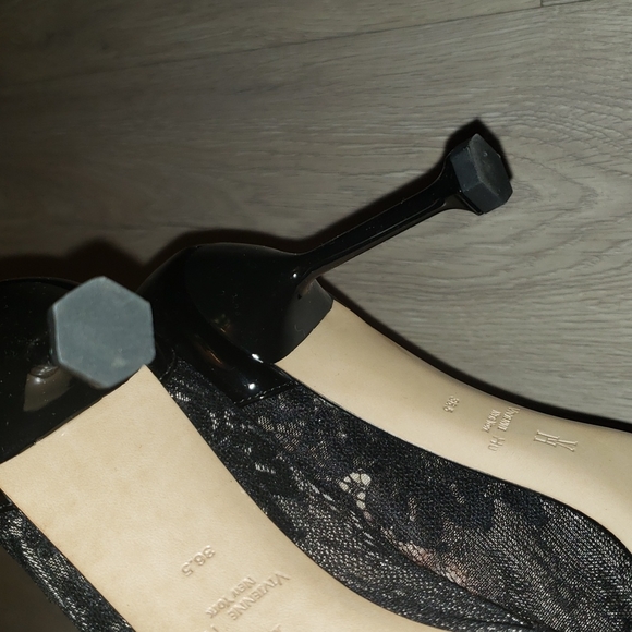 NWOT Vivienne Hu New York Black Lace Shoes Neat Style Heels - Picture 5 of 12